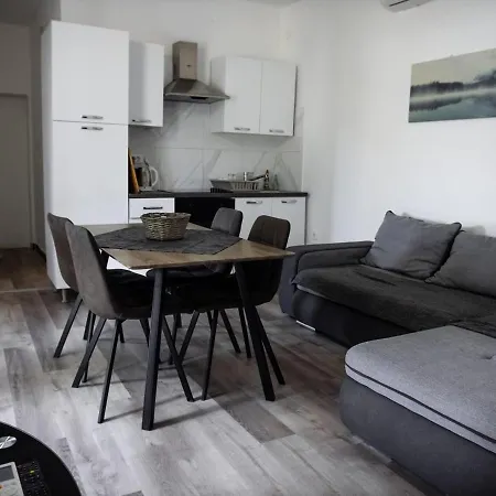 Apartment Ground Floor With Parking Erny Pula