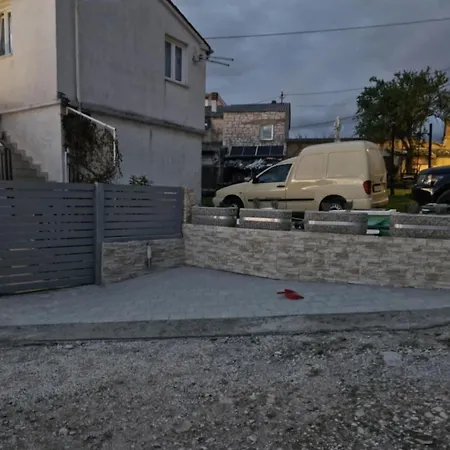 Ground Floor With Parking Erny Πούλα