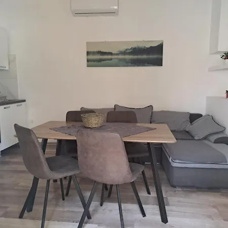 Ground Floor With Parking Erny Apartmán *