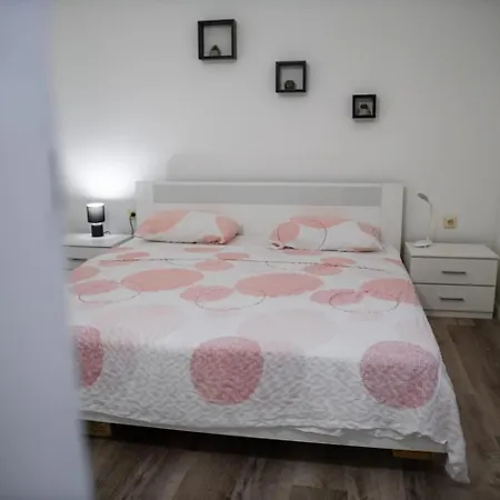 Apartmán Ground Floor With Parking Erny
