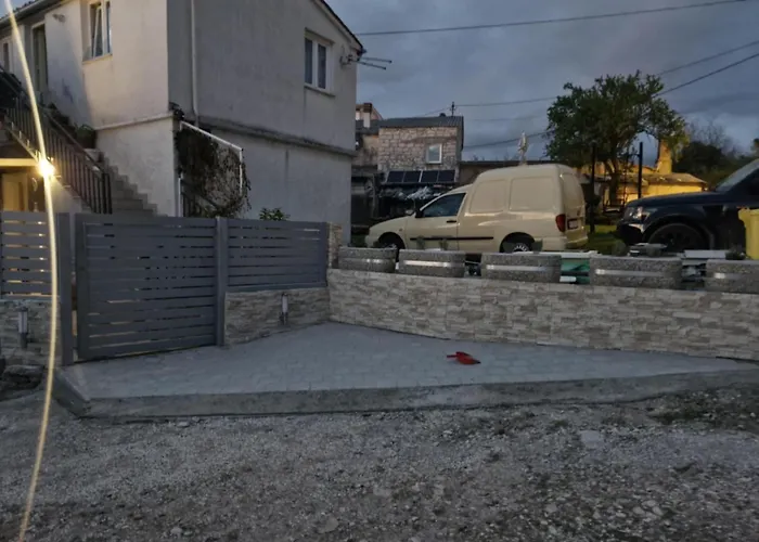 Ground Floor With Parking Erny Pula